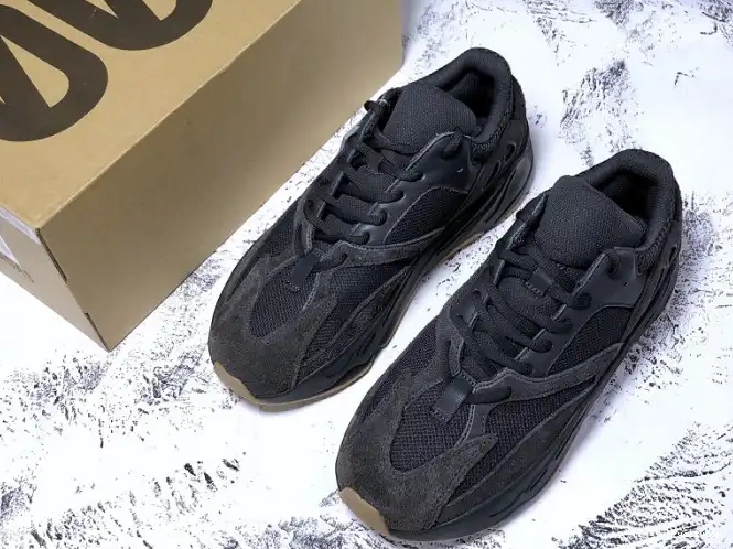 Yeezy Boost Black Adidas 700 FV5304 Utility 0705